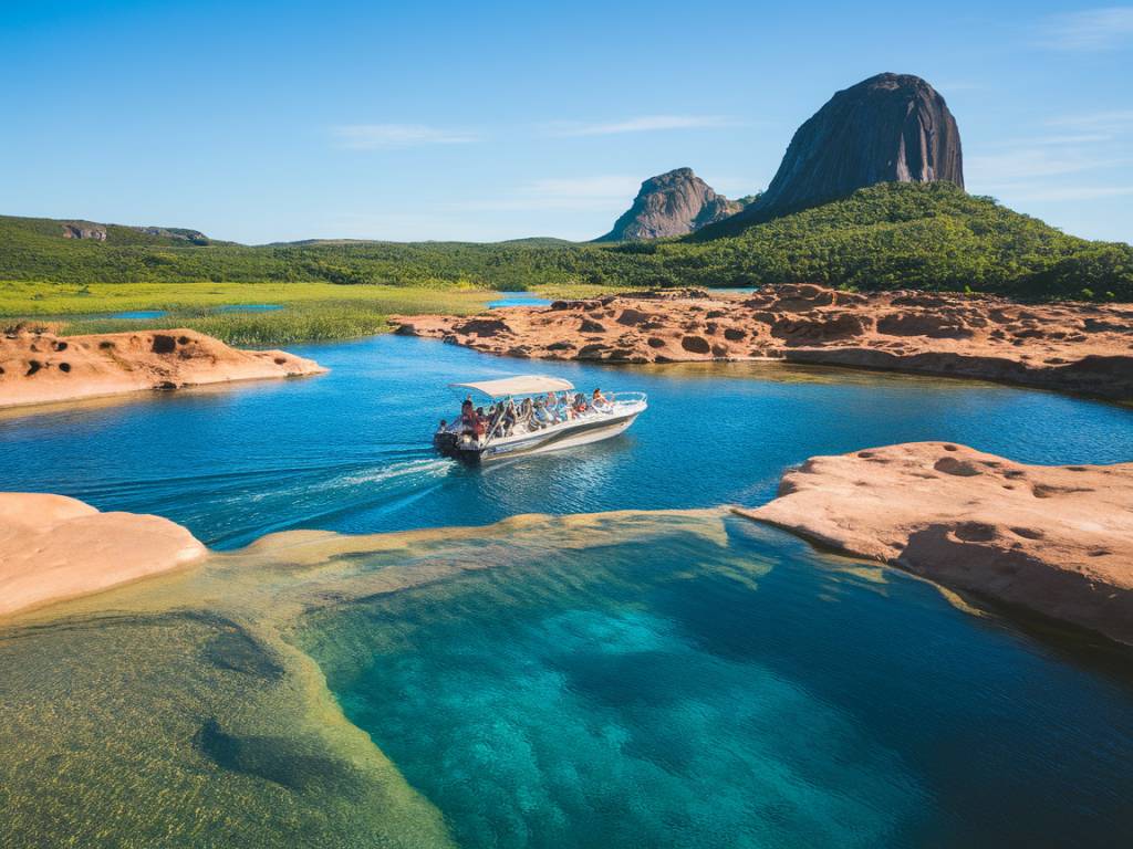 Passeios de barco e visitas às piscinas naturais em Icaraizinho de Amontada para aproveitar ao máximo as águas cristalinas da região.